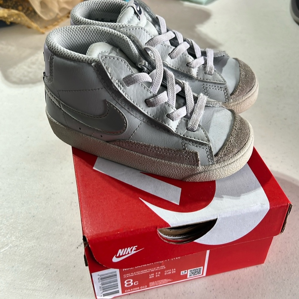 EUC Nike Blazer Mid ‘77 Kids Shoes size 8c